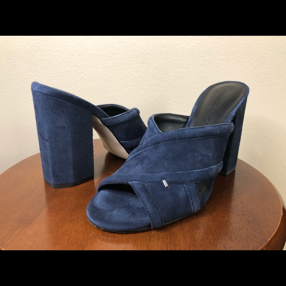 Classic heeled mule